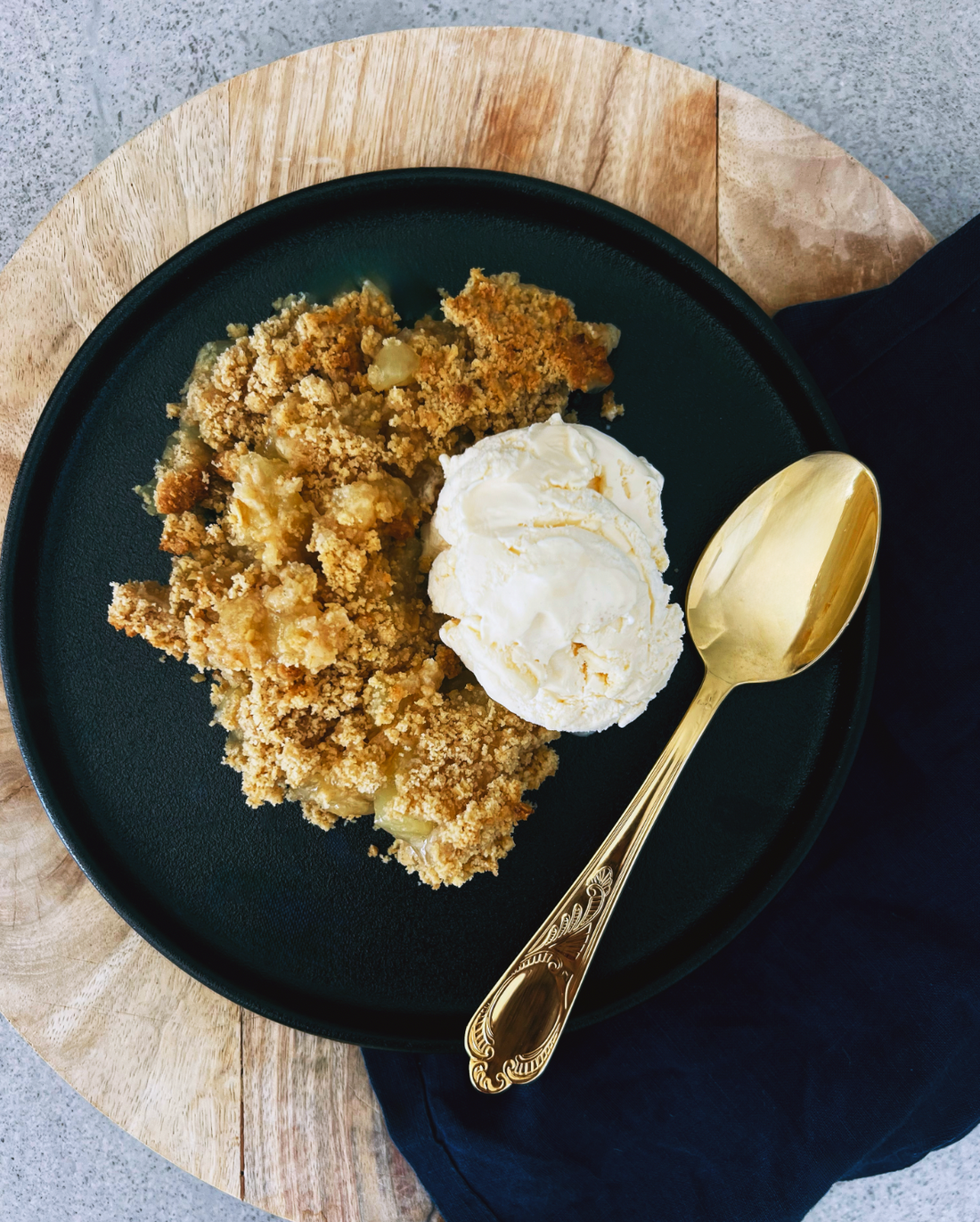 Homemade Apple Crumble Pie